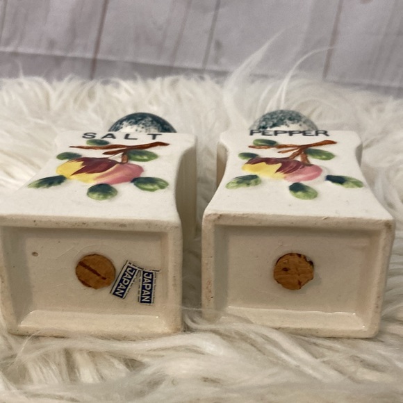Vintage Japan Salt & Pepper With Fruit Design - Picture 5 of 7